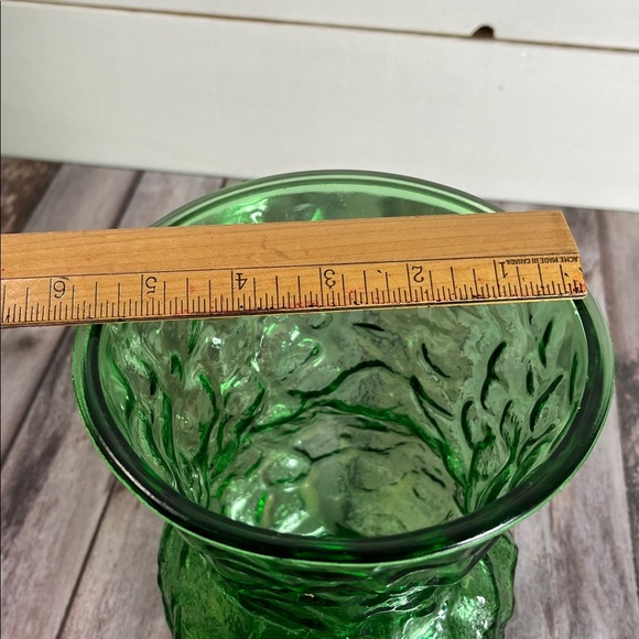 Vintage Green Textured Glass Vase – Mid-Century Style - Picture 14 of 14